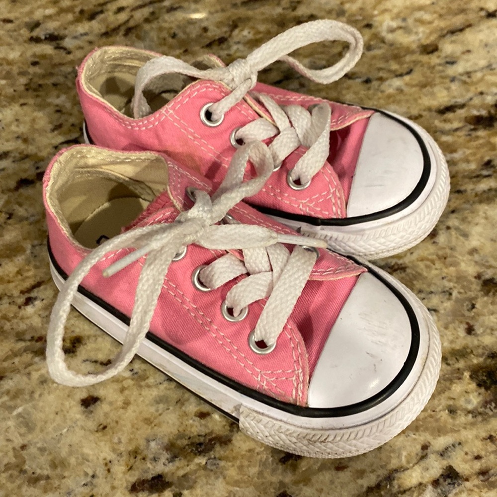 Baby girl CONVERSE size 4